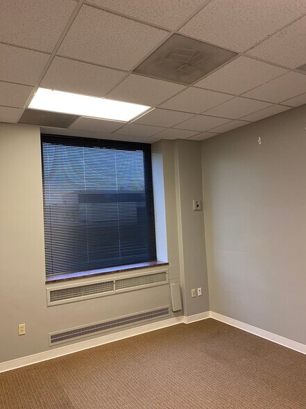 More Photos Of 222 W Gregory Blvd, Kansas City Office For Lease