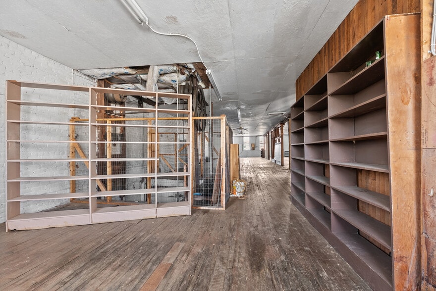 More Photos Of 1850 Church St, Appomattox Bar For Sale