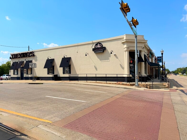 More Photos Of 101 N Goliad, Rockwall Restaurant For Lease
