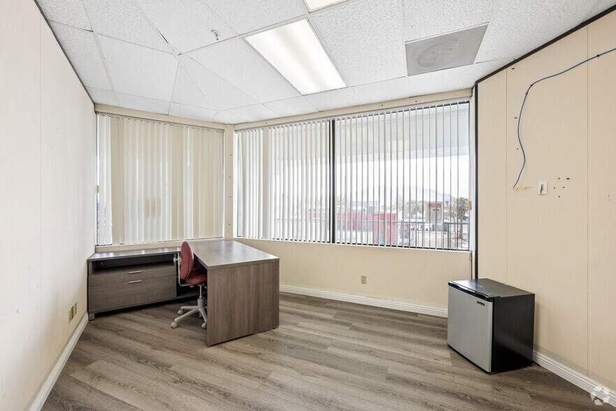 More Photos Of 4375 Las Vegas Blvd N, Las Vegas Storefront For Sale