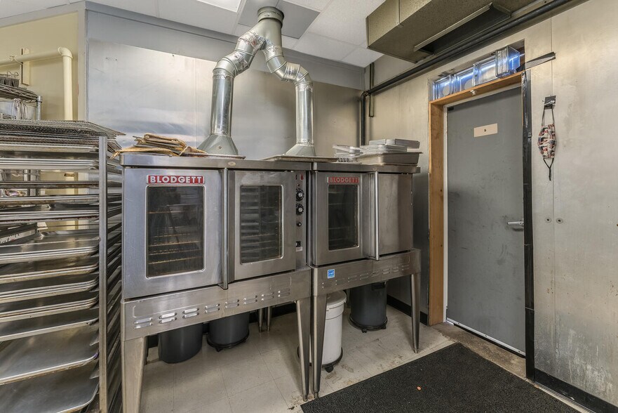 More Photos Of 615 3rd Ave, Alpha Freestanding For Sale