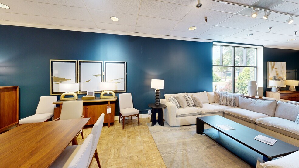 More Photos Of 151 Wolf Rd, Colonie Freestanding For Sale