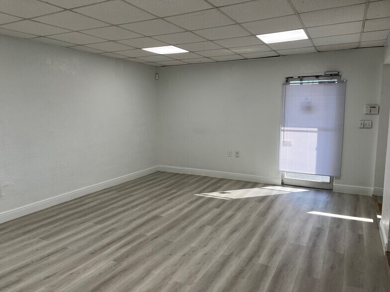 More Photos Of 4385 NW 7th St, Miami Storefront Retail Office For Lease