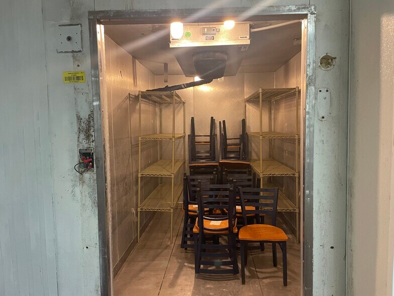 More Photos Of 1401 E Main St, Magnolia Freestanding For Lease