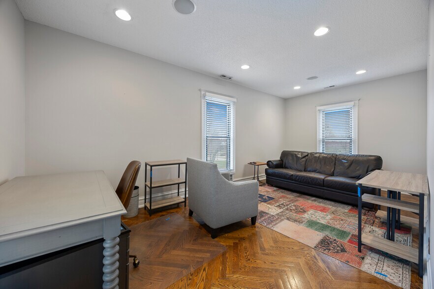 More Photos Of 121 N Washington St, Naperville Office For Lease