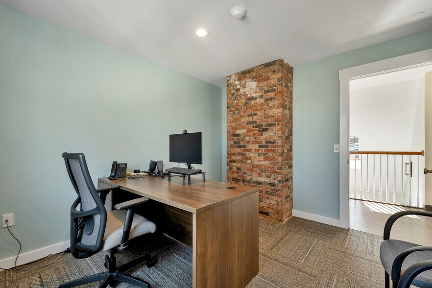 More Photos Of 252 Daniel Webster Hwy, Meredith Office For Sale