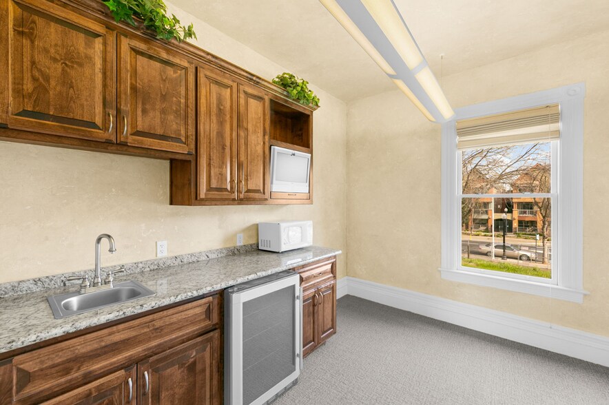 More Photos Of 1129 D St, Sacramento Office For Sale