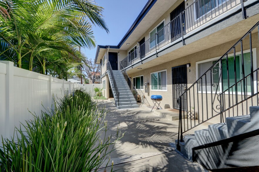 More Photos Of 2741 Hornblend St, San Diego Apartments For Sale