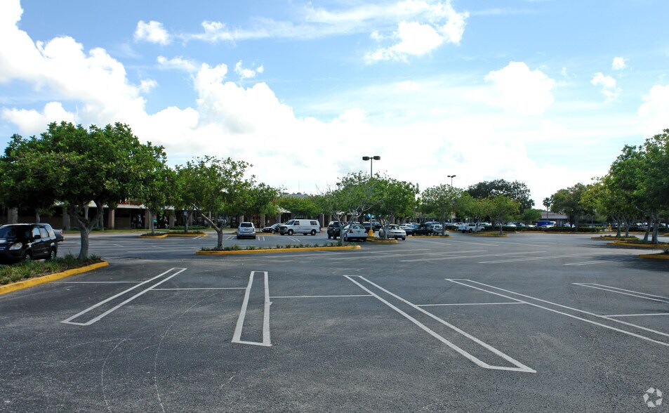 More Photos Of 6463-6501 102nd Ave, Pinellas Park Storefront For Lease