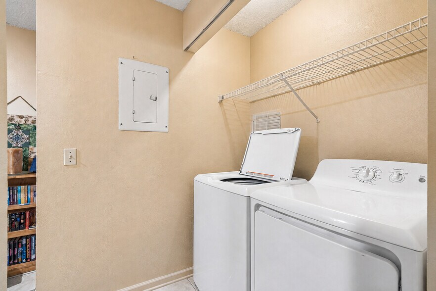 More Photos Of 3132 Bloomingdale Villas Ct, Brandon Apartments For Sale