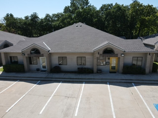 Primary Photo Of 501 E 15th St, Edmond Office For Lease