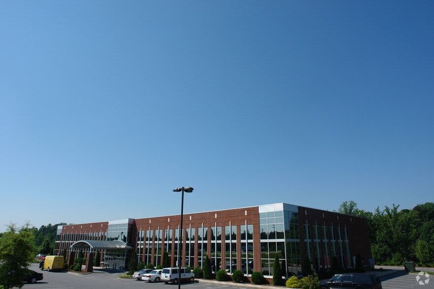 More Photos Of 2660 Tate Blvd SE, Hickory Medical For Lease