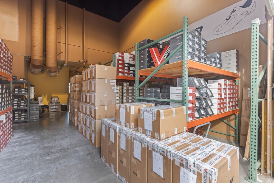 More Photos Of 28522-28528 Constellation Rd, Valencia Warehouse For Lease