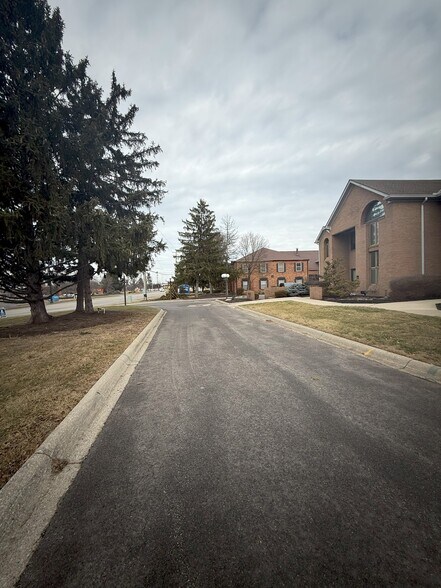 More Photos Of 71 E Wilson Bridge Rd, Worthington Office For Sale