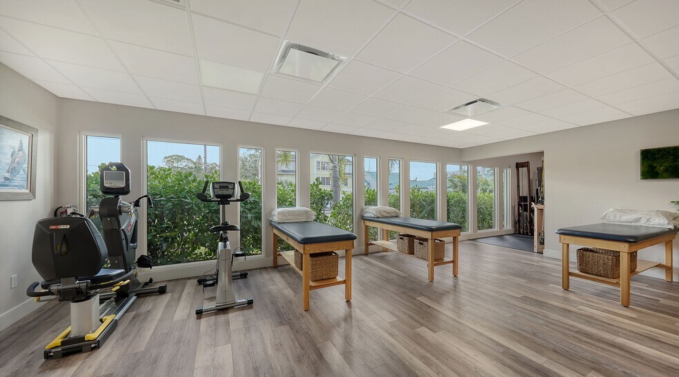 More Photos Of 1630 S Tuttle Ave, Sarasota Medical For Sale