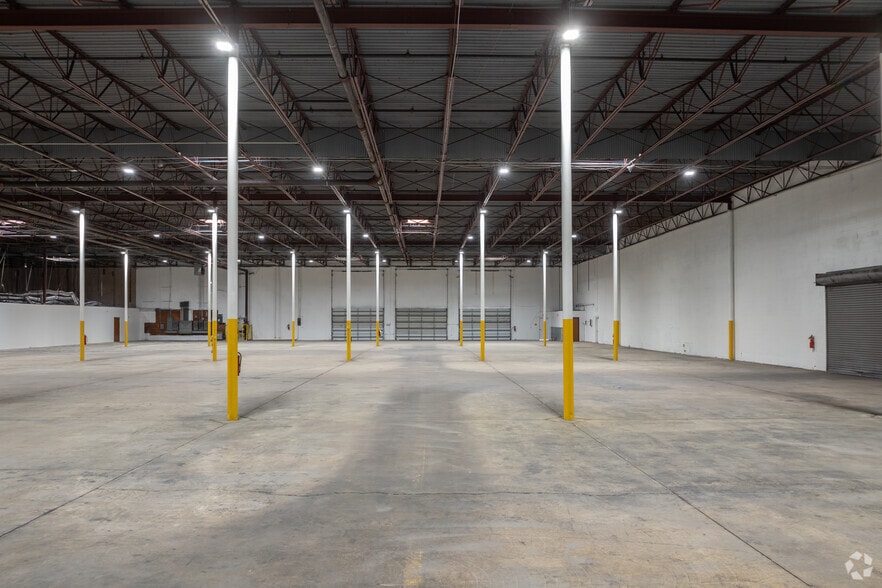 More Photos Of 2213 E Pioneer Dr, Irving Manufacturing For Lease