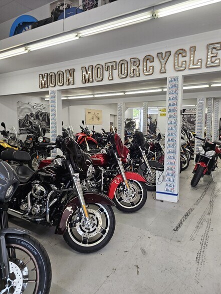 More Photos Of 1204 Bendigo Blvd N, North Bend Auto Dealership For Lease