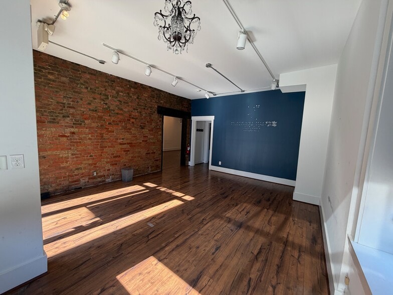 More Photos Of 1400 Elm St, Cincinnati Storefront Retail Office For Lease