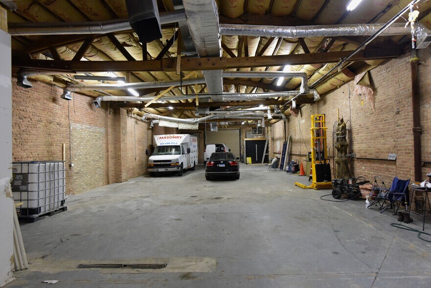 More Photos Of 2034 W Walnut St, Chicago Warehouse For Lease