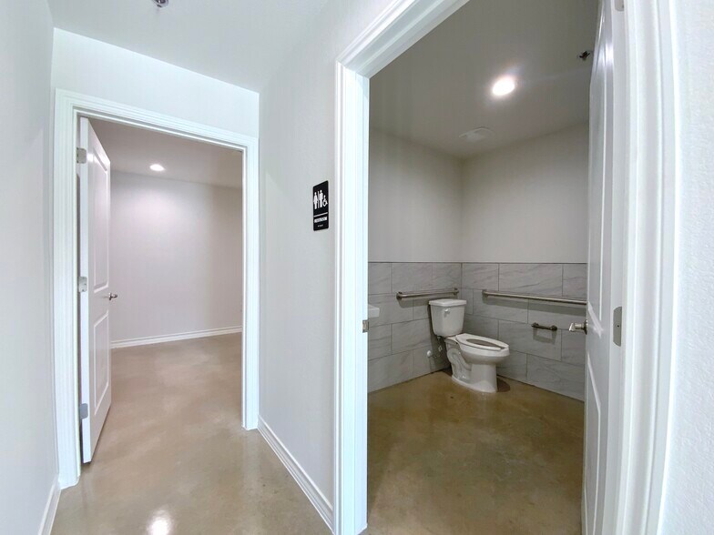 More Photos Of 1304 Leander Dr, Leander Industrial For Sale