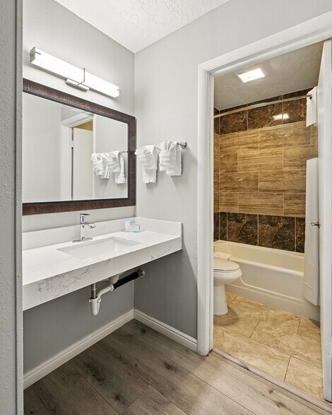 More Photos Of 91 E Main St, Bicknell Hotel For Sale