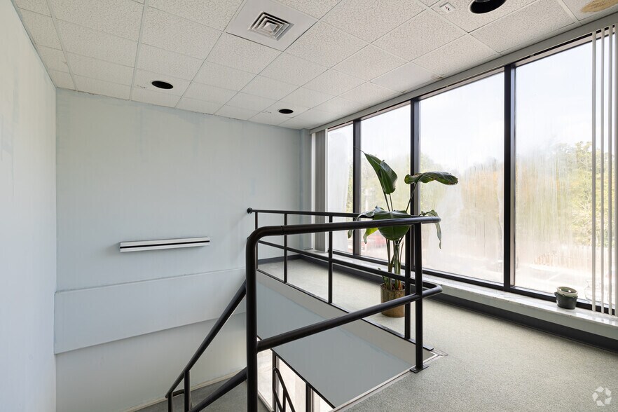 More Photos Of 5102 La Roche Ave, Savannah Office For Sale