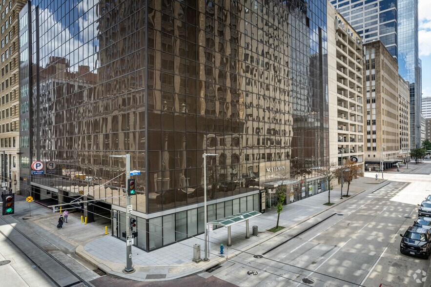 More Photos Of 801 Travis St, Houston Storefront For Lease