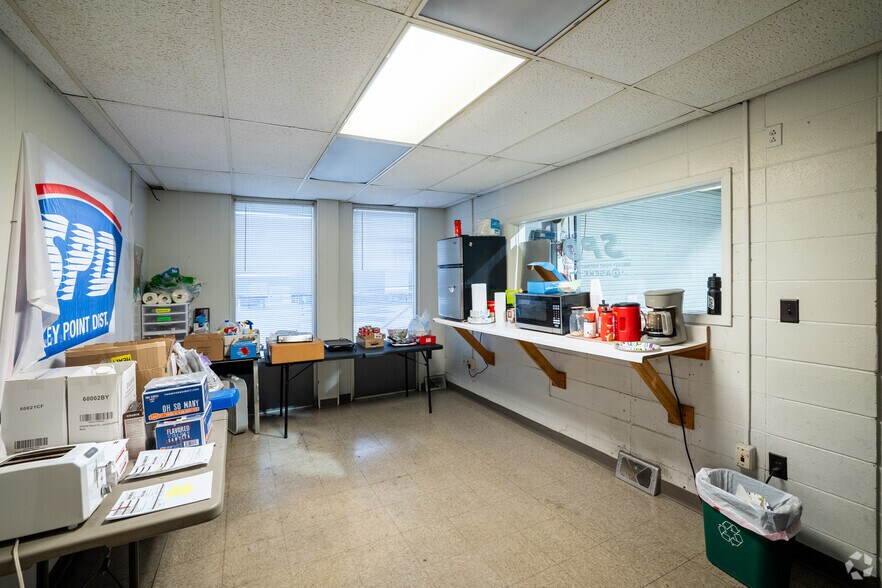 More Photos Of 1336 Matzinger Rd, Toledo Truck Terminal For Lease