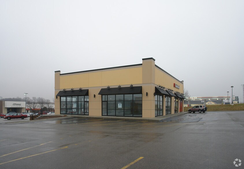 More Photos Of 2500 S Center St, Marshalltown Unknown For Lease