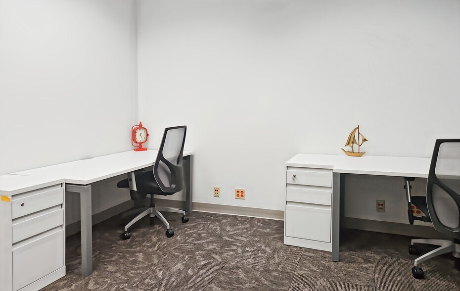 More Photos Of 9465 Counselors Row, Indianapolis Coworking Space