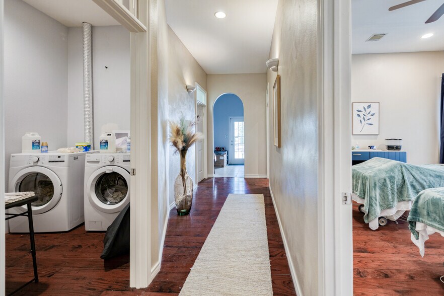 More Photos Of 12335 Hymeadow Dr, Austin Office For Sale