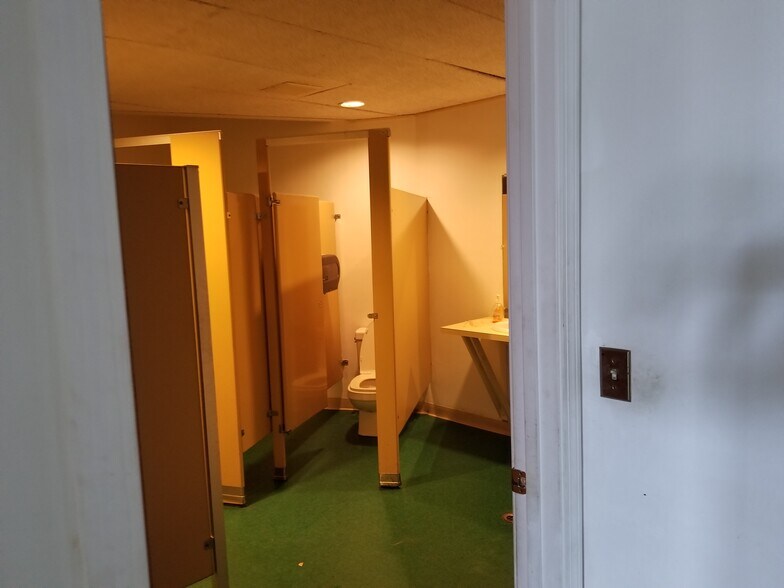 More Photos Of 574 Washington St, Easton Freestanding For Lease