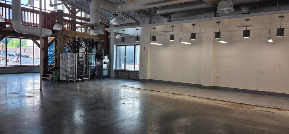 More Photos Of 225 Ellicott St, Buffalo Supermarket For Sale