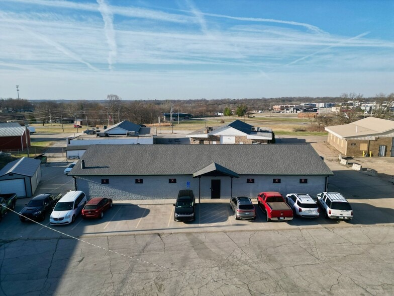 More Photos Of 1525 E Army Post Rd, Des Moines Auto Repair For Lease