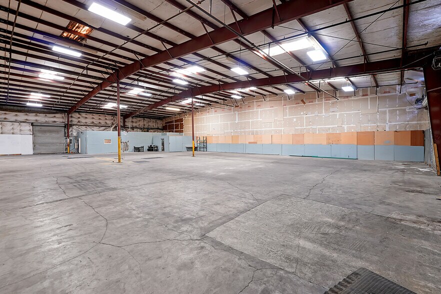 More Photos Of 11435 Rocket Blvd, Orlando Warehouse For Lease