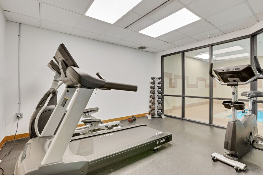 More Photos Of 301 Broadway, Lorain Hotel For Lease