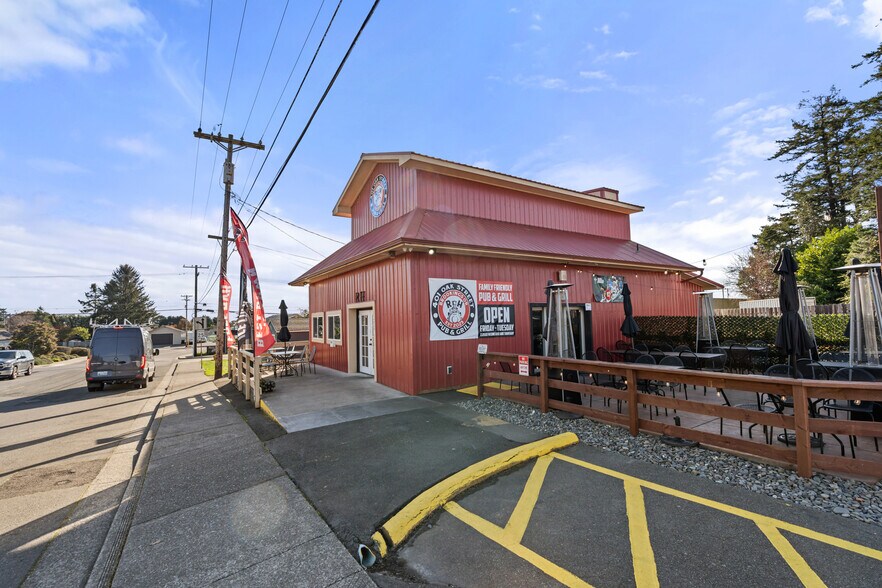 More Photos Of 401 Oak St, Brookings Specialty For Sale