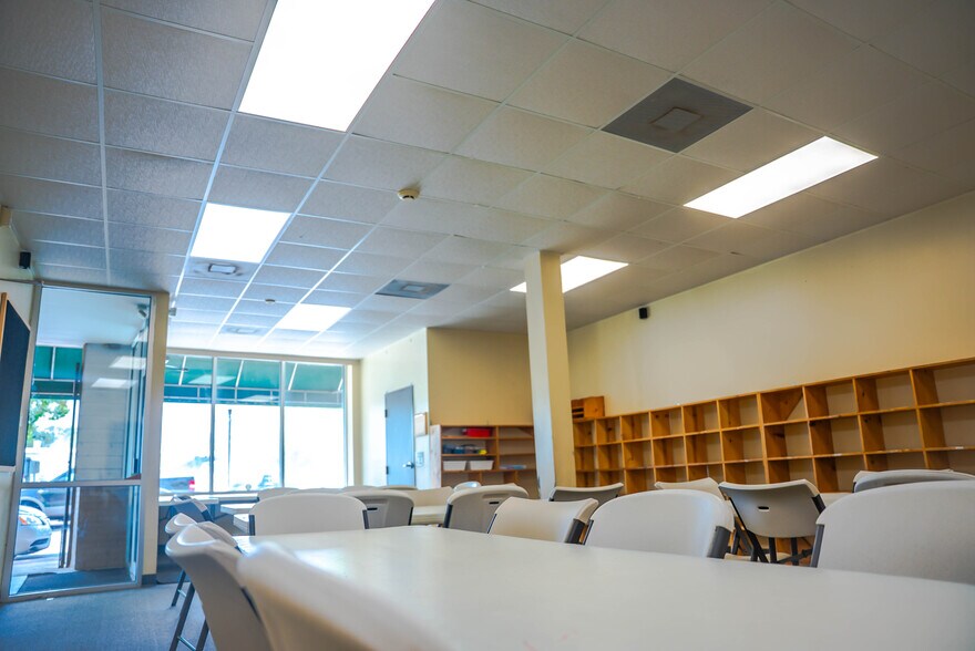 More Photos Of 239 Maxwell Ave, Greenwood General Retail For Sale