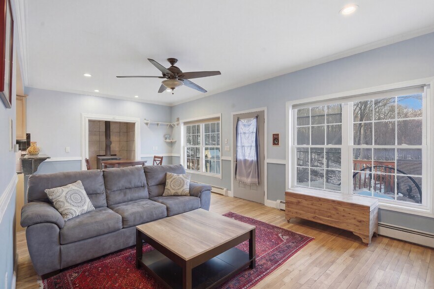 More Photos Of 106 Newport Bridge Rd, Warwick Multifamily For Sale