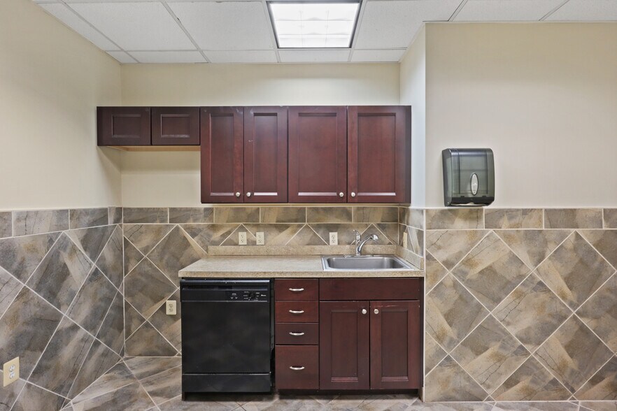 More Photos Of 339 Buschs Frontage Rd, Annapolis Medical For Sale