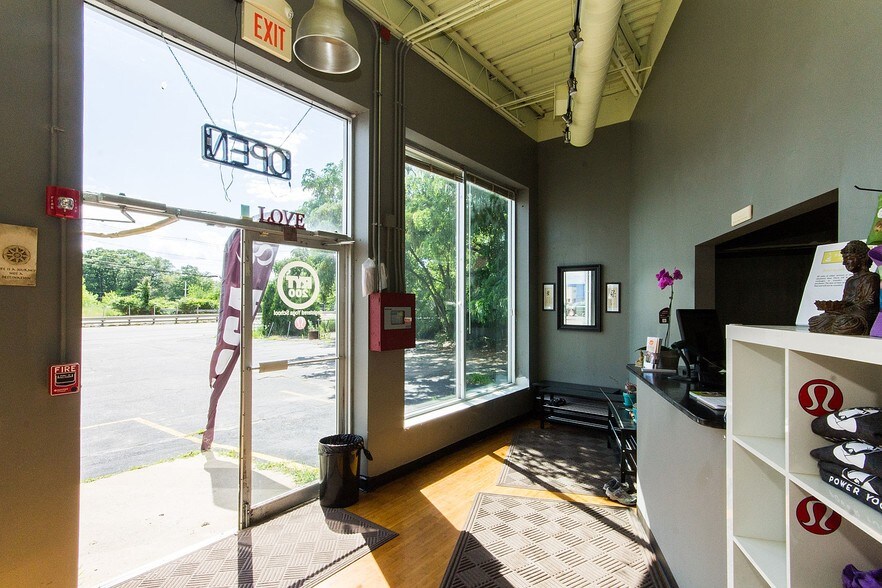 More Photos Of 1524 VFW Pky, West Roxbury Storefront For Lease