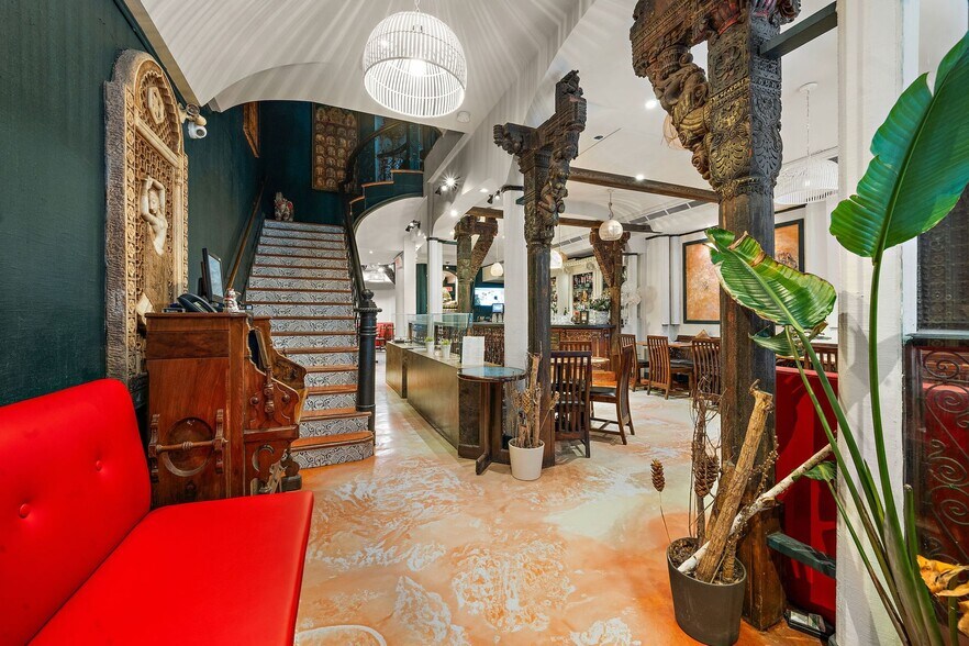 More Photos Of 1450 Rue Crescent, Montréal Restaurant For Lease