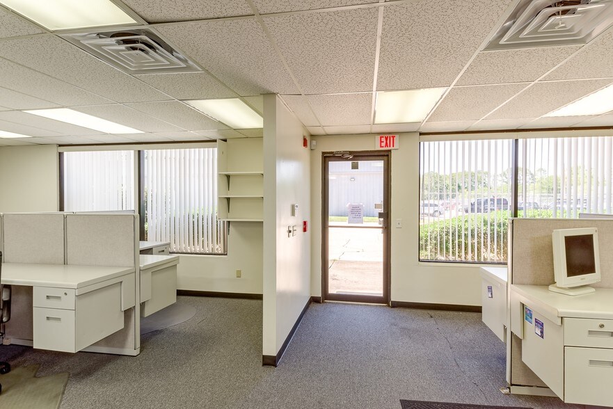 More Photos Of 5018 Spring Park Rd, Jacksonville Office For Lease
