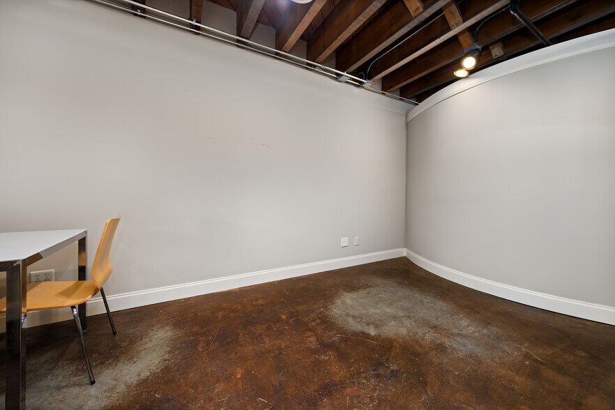 More Photos Of 247 Broad St, Kingsport Loft Creative Space For Sale