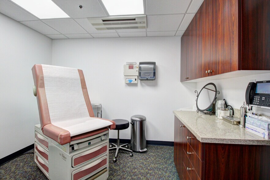 More Photos Of 23365 Hawthorne Blvd, Torrance Medical For Lease