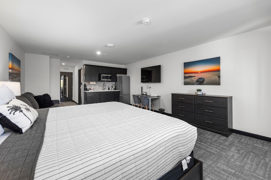 More Photos Of 419 E Market St, Sandusky Hotel For Sale