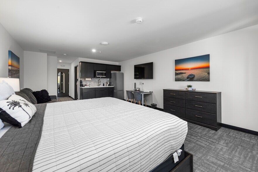 More Photos Of 419 E Market St, Sandusky Hotel For Sale