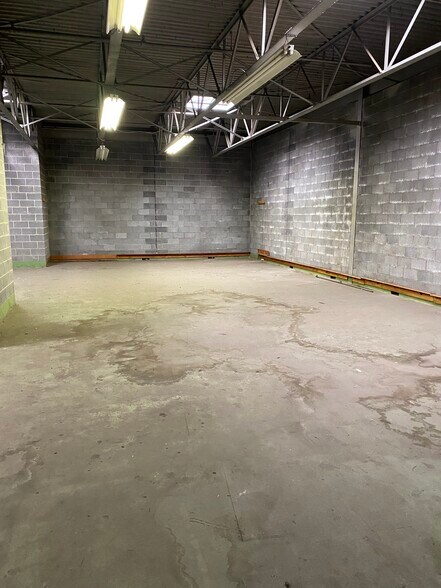 More Photos Of 220 Division St, Kingston Flex For Lease