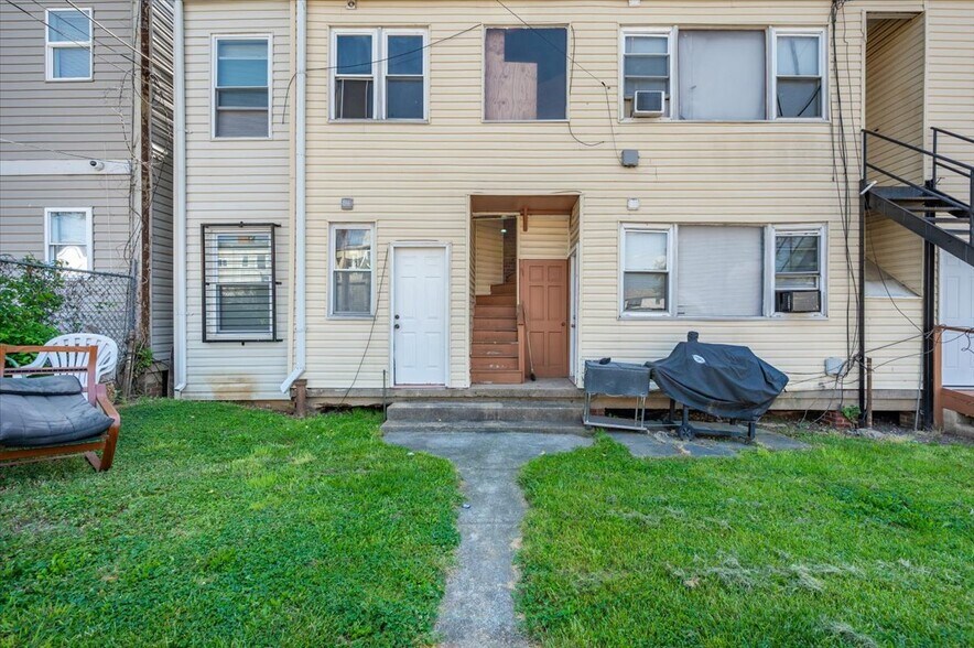 More Photos Of 1010-1012 16TH Street NE, Washington Apartments For Sale