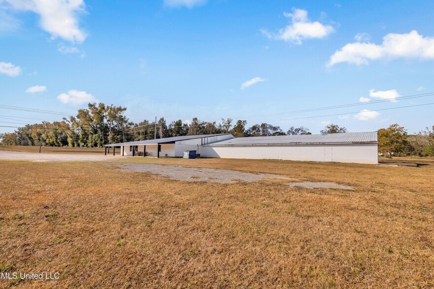 More Photos Of 6238 MS-198, Lucedale Specialty For Sale